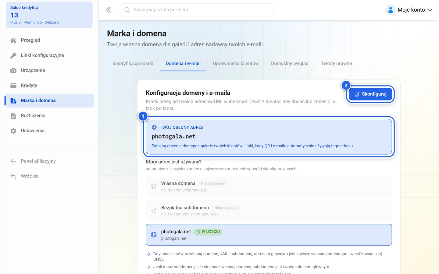 Nagłówek zakładki Domena i e-mail z zaznaczonym kafelkiem adresu i zaznaczonym przyciskiem Skonfiguruj