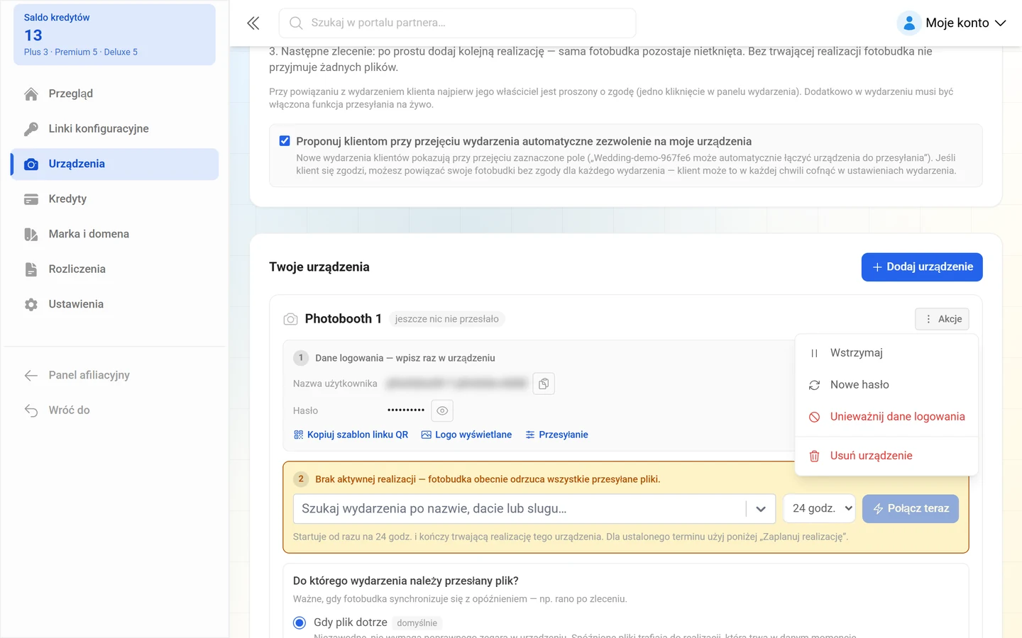 Otwarte menu Akcje z pozycjami Wstrzymaj, Nowe hasło, Unieważnij dane logowania i Usuń urządzenie