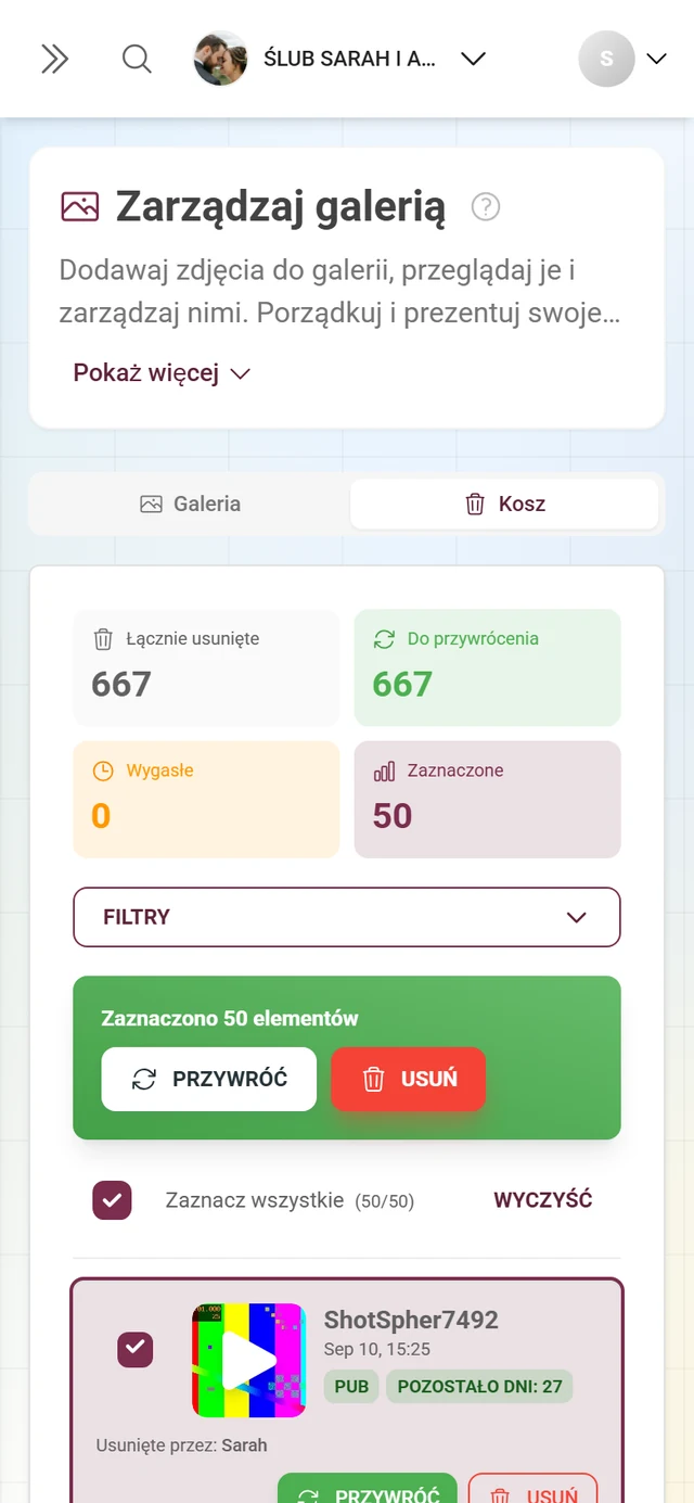 Kosz z jednym zaznaczonym elementem i zielonym paskiem akcji z przyciskami Przywróć zaznaczone i Usuń zaznaczone