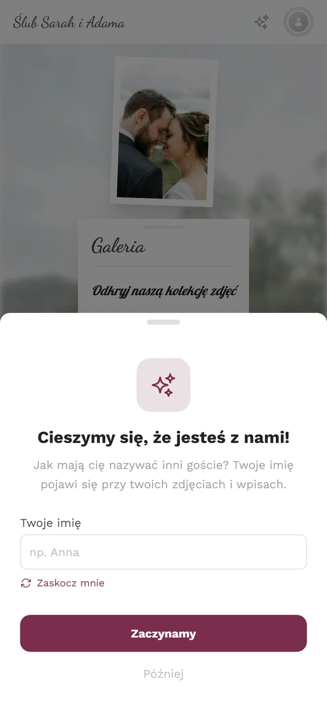 Okno „Cieszymy się, że jesteś z nami!” z ikoną iskierek, polem Twoje imię i przyciskiem Przejdź do zdjęć