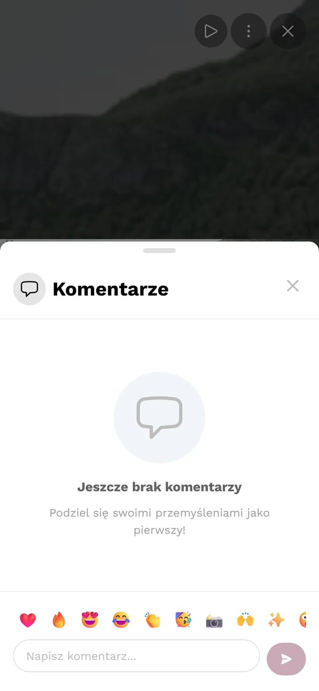 Okno komentarzy z komentarzem, emoji i polem wpisywania