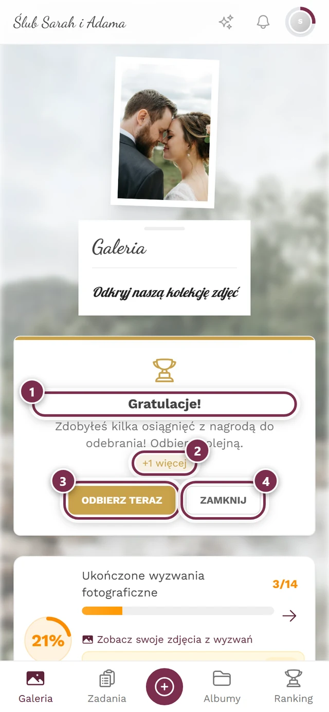 Baner nagrody nad galerią z czterema oznaczeniami