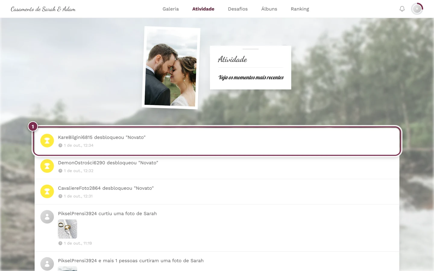 Feed de atividades com a linha do topo, a mais recente, destacada
