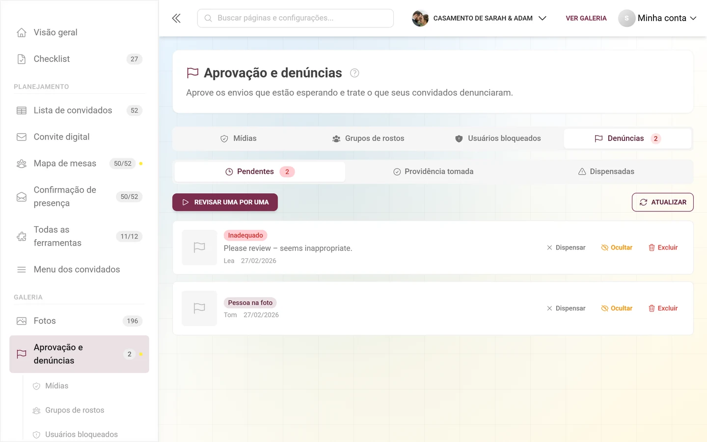 Aba Denúncias com conteúdos denunciados, selos de motivo e as ações Dispensar, Ocultar e Excluir