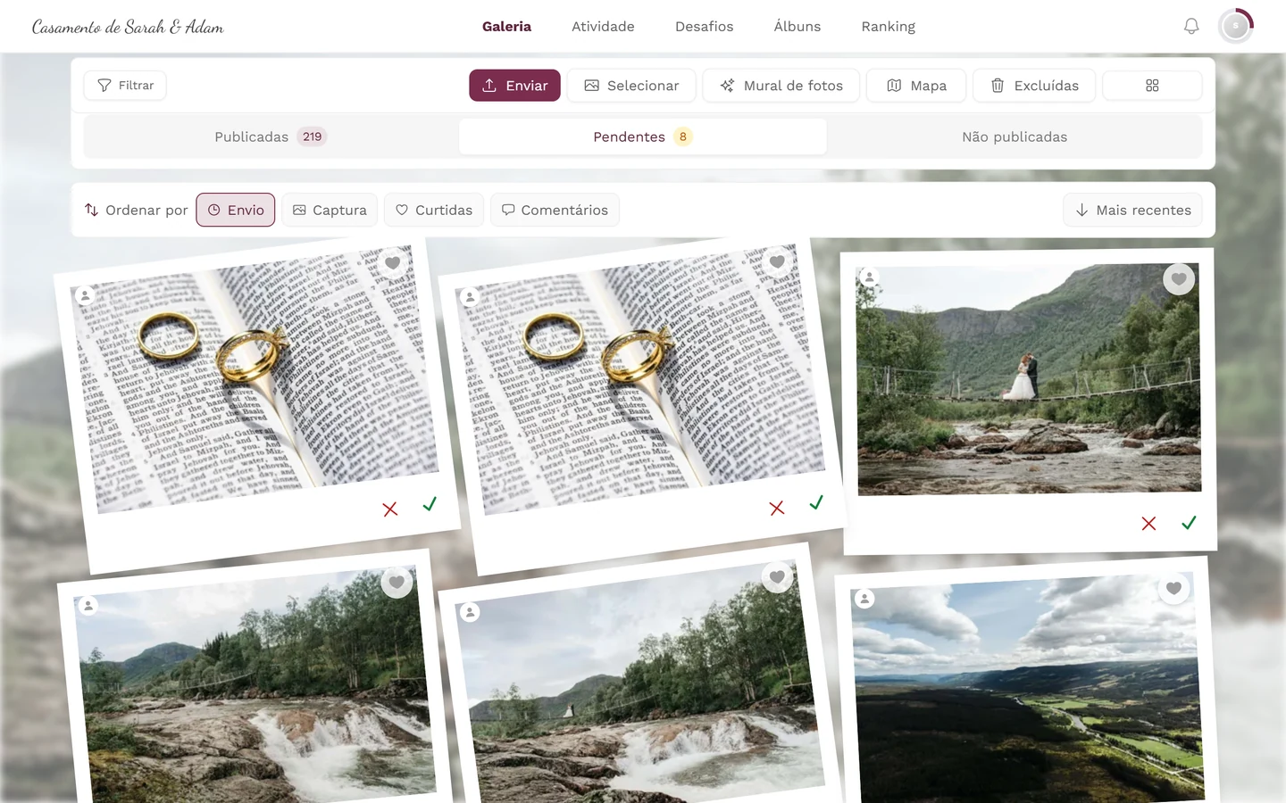 Galeria no layout de polaroides com a barra de abas Publicados, Pendentes e Não publicados e um X vermelho e um sinal de marcação verde nos blocos