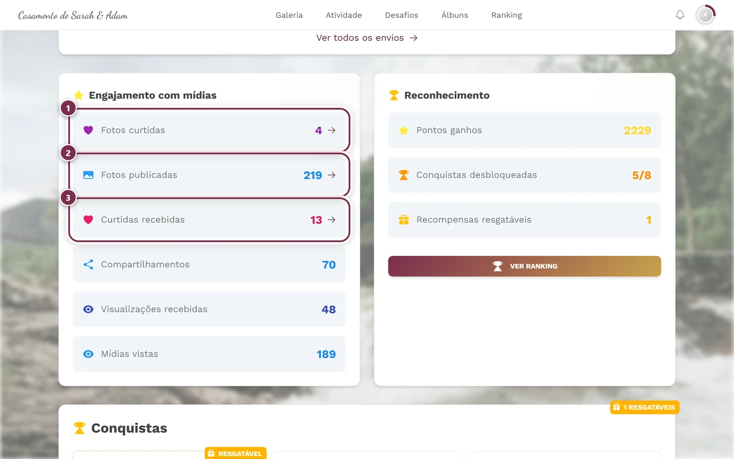 Cartões de estatísticas com três marcações no cartão Engajamento com mídias