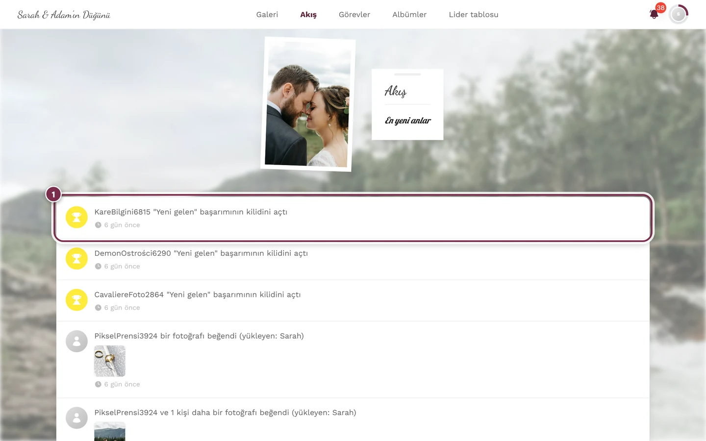 En üstteki, en yeni satırı vurgulanmış akış