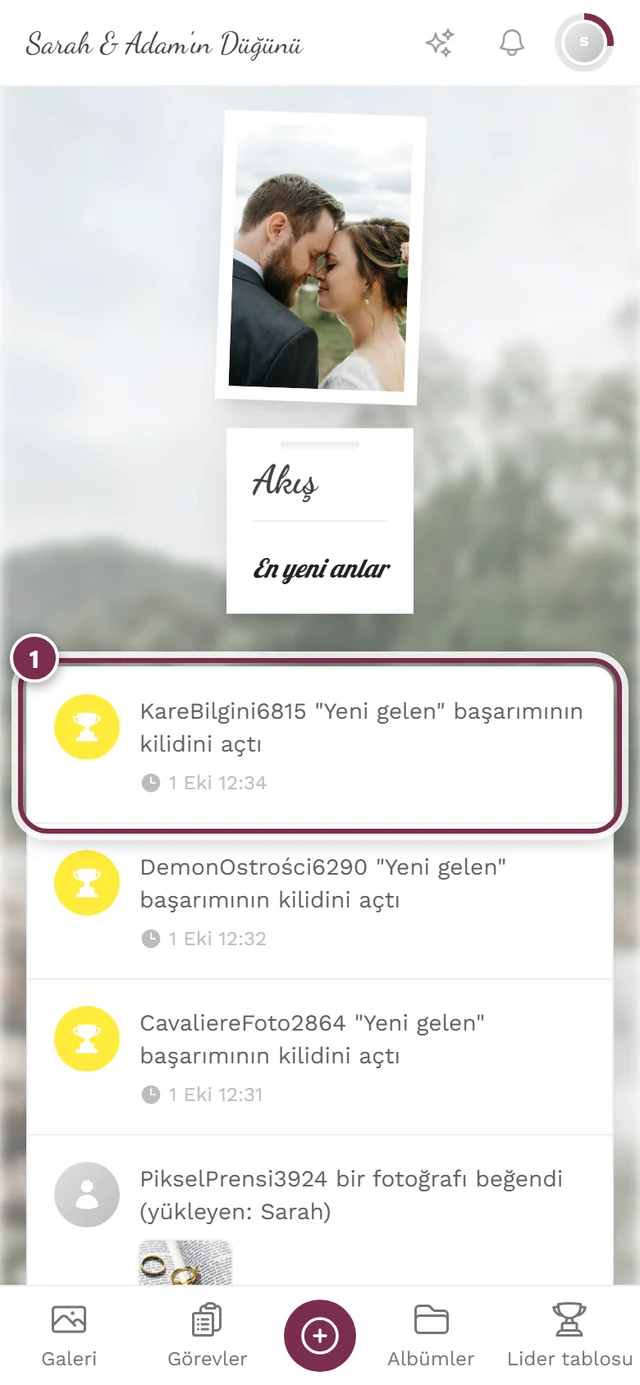 En üstteki, en yeni satırı vurgulanmış akış