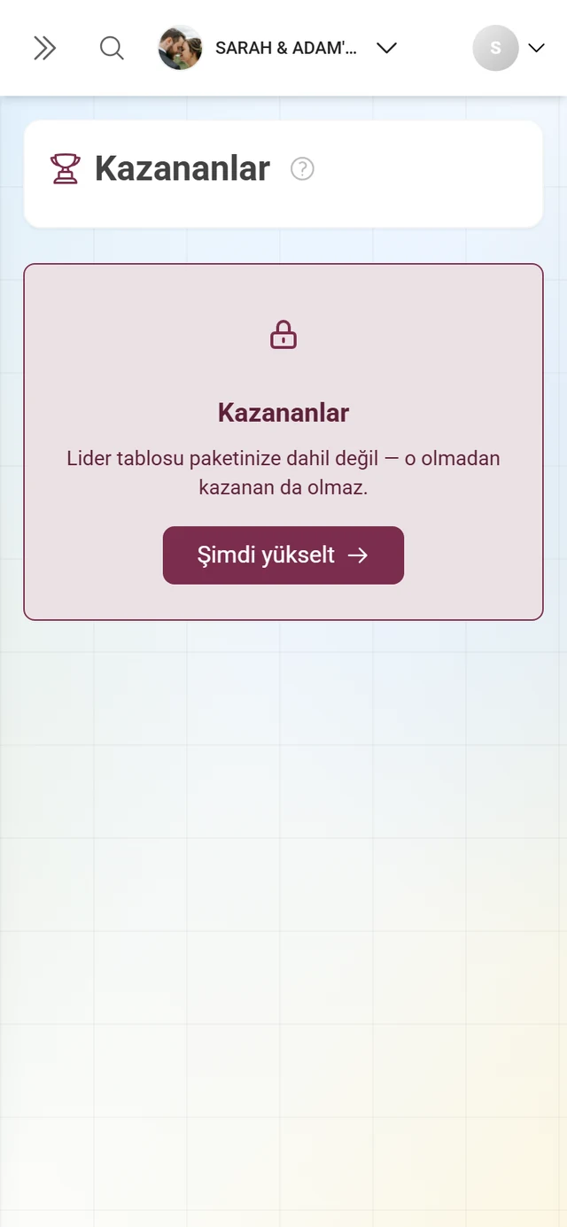 Asma kilit ve yükseltme düğmesiyle kilitli kazananlar sayfası