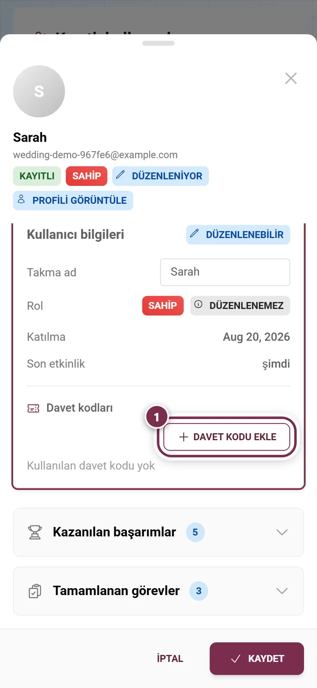 Ekle düğmesi vurgulanmış, katılımcı penceresindeki davet kodları bloğu