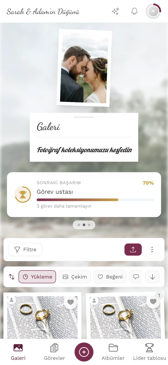 Sonraki başarım kartı ve altında karuselin üç noktasıyla galeri