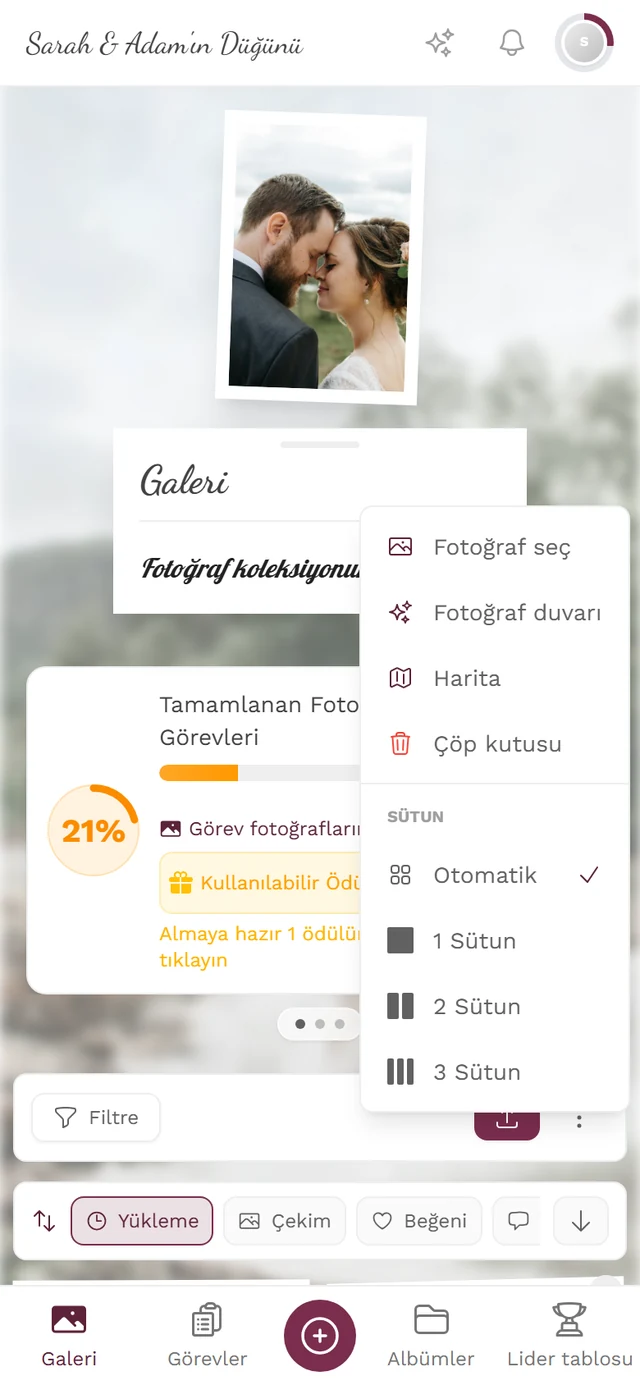 Telefonda galerinin açılmış ⋮ Daha fazla menüsü ve Fotoğraf duvarı öğesi