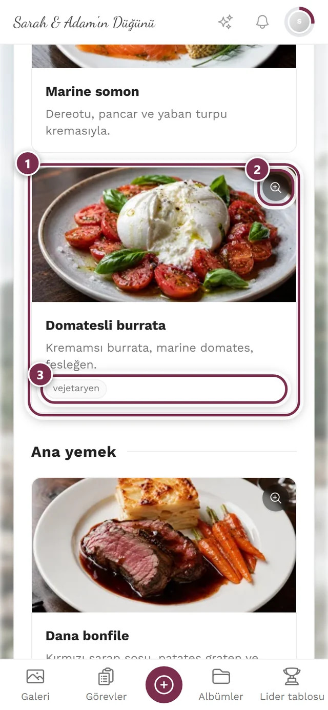 Fotoğraf, büyüteç ve vejetaryen not etiketiyle bir yemek kartının yakın görünümü