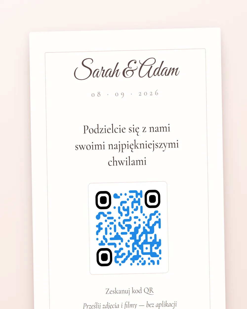 Drukowana kartka z kodem QR prowadzącym do cyfrowego zaproszenia